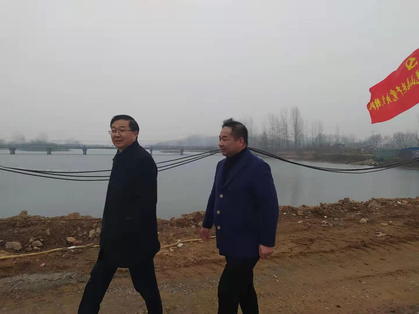 【簡訊】新年伊始 光山縣委書記劉勇視察光山河川西橋項目建設(shè)工地