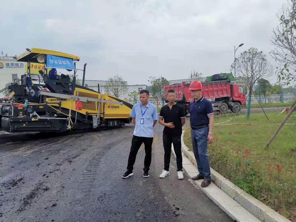 建設(shè)精品工程，鑄就行業(yè)名片，集團董事長孔德穩(wěn)蒞臨舜宇光學(xué)路面工程檢查指導(dǎo)工作