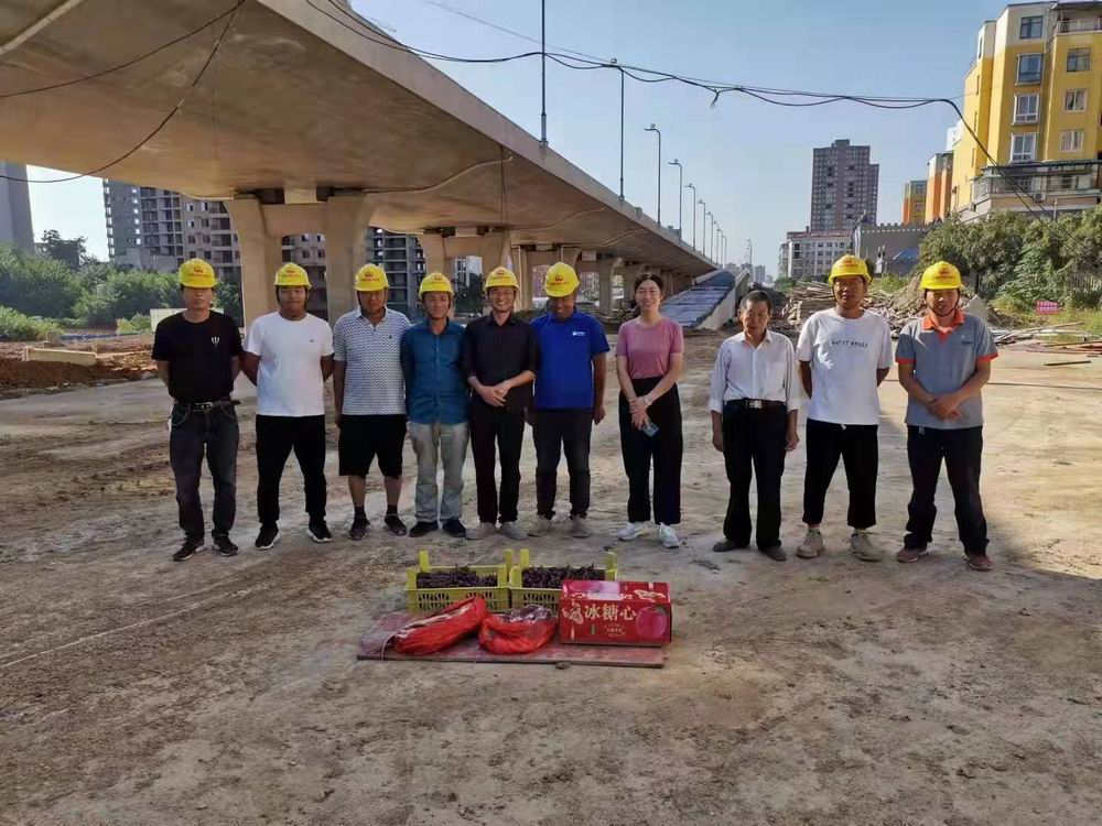 心系員工 情暖一線|永和建設(shè)集團(tuán)領(lǐng)導(dǎo)班子中秋節(jié)走訪慰問一線員工