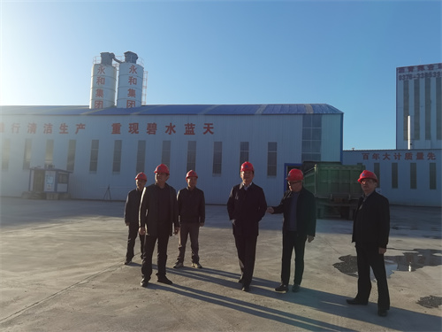 11月8日下午，信陽市發(fā)改委主任張宗福等一行領(lǐng)導蒞臨河南永和建設(shè)集團有限公司平橋五里店王水拌合站視察指導工作！