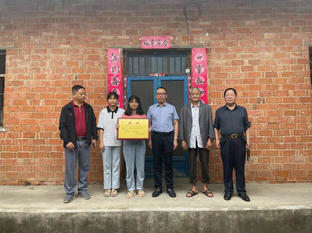 精準幫扶送溫暖，資助育人暖人心--永和集團董事長走訪慰問貧困大學生