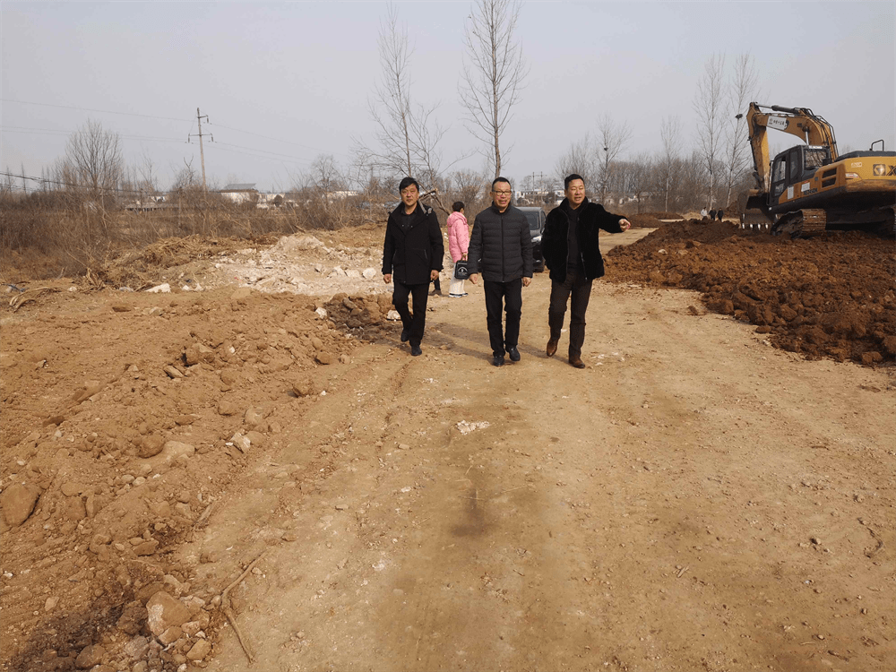 集團(tuán)公司董事長孔德穩(wěn)檢查指導(dǎo)工程施工和分支機構(gòu)工作情況