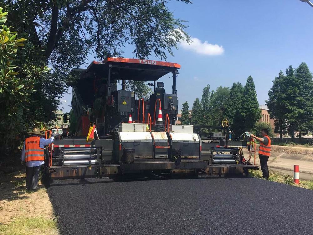 頂烈日踏高溫丨永和建設(shè)集團(tuán)全力推進(jìn)平礦路項目升級改造